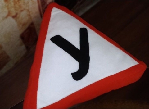 Подушка в автомобиль "Знак "У""
